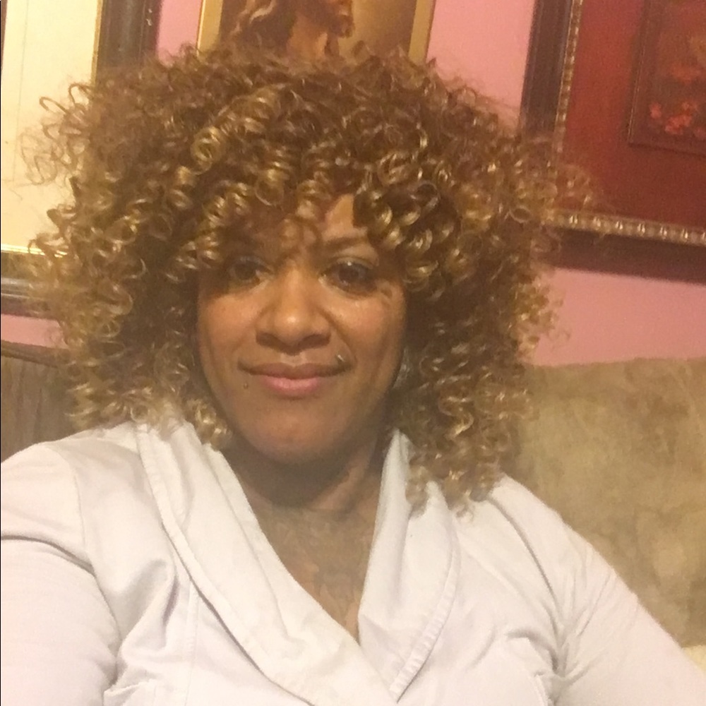 Curly wig - Picture 6 of 6